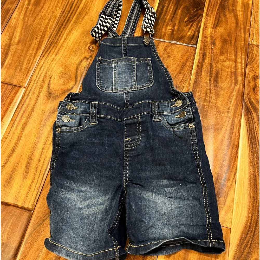 Girl’s vigoss denim shirt overall. Size 6x